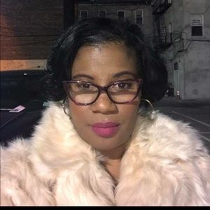 Meet your Posher, Leslie